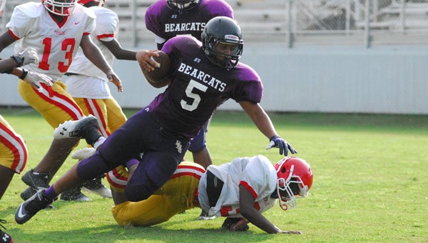 Bearcats running back Tré Storey pushes into the endzone.
