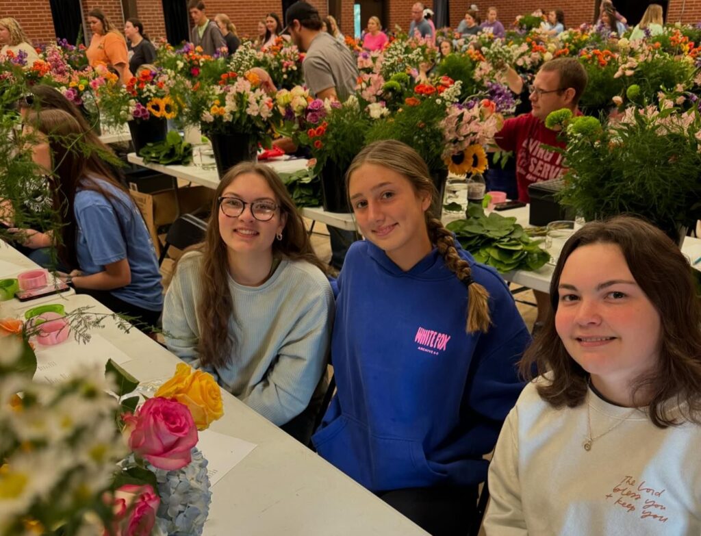 BHS FFA готовится к цветочному дизайну CDE – The Post-Searchlight